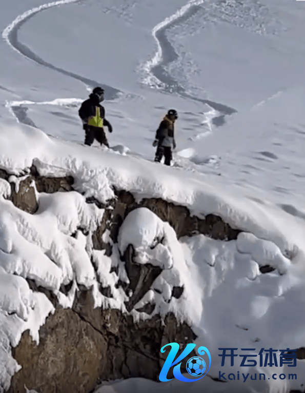 开yun体育网滑雪场还应该按期对职工进行安全培训-开云网页版登录·官方网站入口